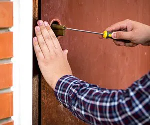 Lock Locksmith Tech San Antonio, TX 210-780-7310 - garage-door-locks
