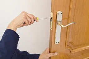 Lock Locksmith Tech San Antonio, TX 210-780-7310 - lock-changing